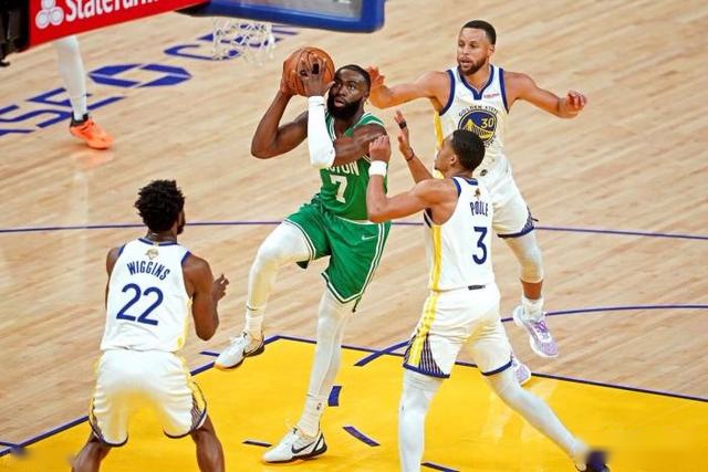 阿不都21+11齐麟31分 新疆5人上双大胜同曦